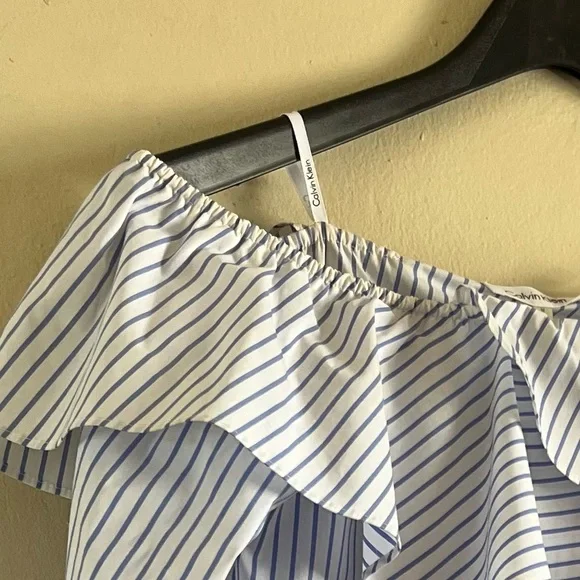 NWT Calvin Klein blue white ruffled neck one cold shoulder blouse - Picture 2 of 8